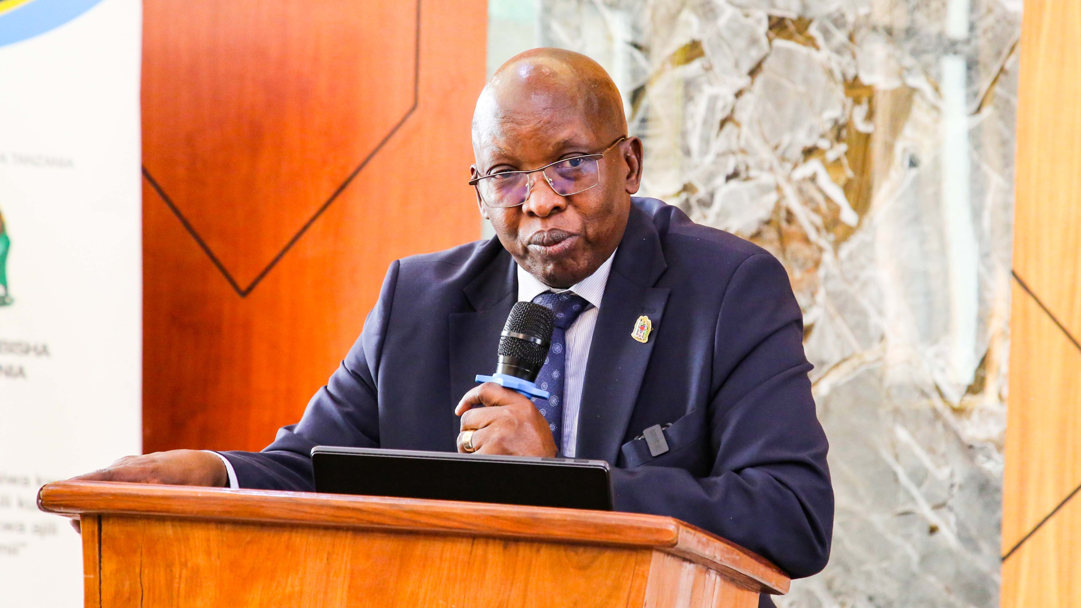 KATIBU MKUU MASWI AHIMIZA UBUNIFU KAZINI, AFUNGUA MKUTANO WA BARAZA LA WAFANYAKAZI LRCT.